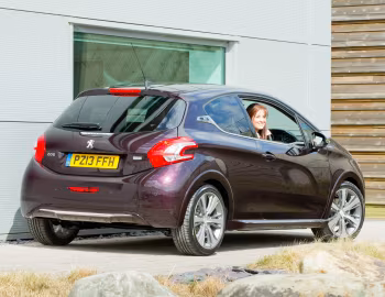 Peugeot 208 XY [UK-spec] (A9) '2013–15