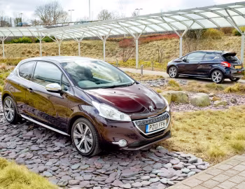 Peugeot 208 XY [UK-spec] (A9) '2013–15