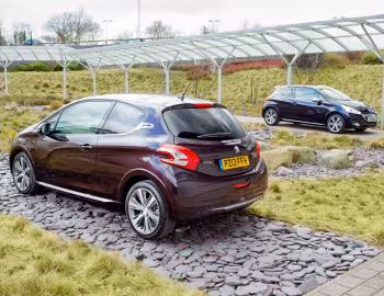Peugeot 208 XY [UK-spec] (A9) '2013–15