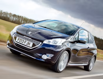 Peugeot 208 XY [UK-spec] (A9) '2013–15