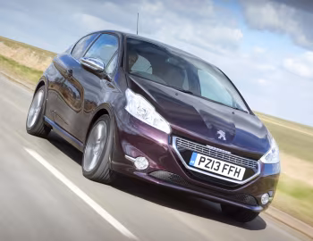 Peugeot 208 XY [UK-spec] (A9) '2013–15