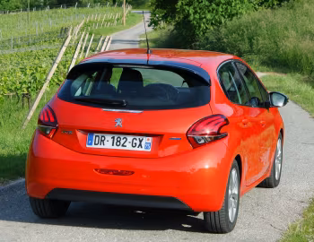 Peugeot 208 5-door [Worldwide] (A9) '2015–19