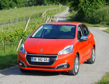 Peugeot 208 5-door [Worldwide] (A9) '2015–19