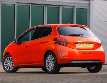 Peugeot 208 5-door [UK-spec] (A9) '2015–19