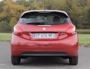 Peugeot 208 5-door [Worldwide] (A9) '2012–15