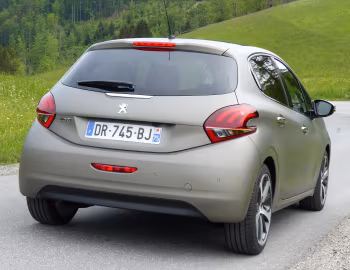 Peugeot 208 5-door [Worldwide] (A9) '2015–19