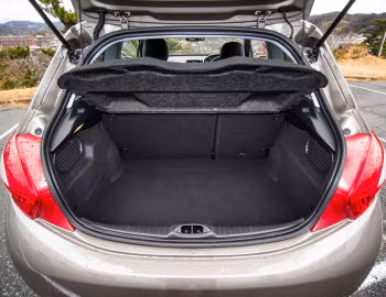 Porta-malas Peugeot 208 Allure 3-door [Japan] (A9) '11.2012–10.2015