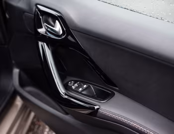 Interior Peugeot 208 Allure 3-door [Japan] (A9) '11.2012–10.2015