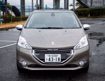 Peugeot 208 Allure 3-door [Japan] (A9) '11.2012–10.2015
