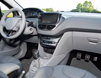 Interior Peugeot 208 Fahrschule 5-door [Germany] (A9) '2012–15