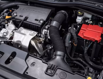 Sous la capuche Peugeot 208 GT Hybrid Turbo 200 [Latam] '2025–pr.