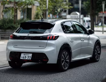 Peugeot 208 GT Line [Japan] '2020–23