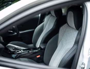 Interior Peugeot 208 GT Line [Japan] '2020–23