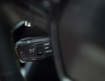 Interior Peugeot 208 GT Line [Japan] '2020–23