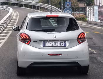 Peugeot 208 "Signature" 5-door (A9) '2018–19
