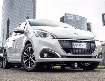 Peugeot 208 "Signature" 5-door (A9) '2018–19