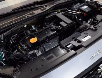 Under The Hood Peugeot 208 "Style" [Latam] '2022–pr.