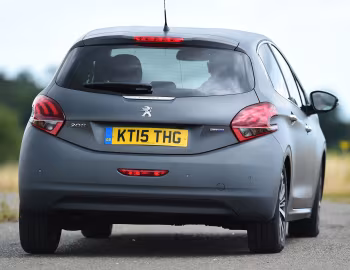 Peugeot 208 "XS Lime" 5-door [UK-spec] (A9) '03–08.2016