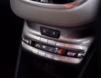 Interior Peugeot 208 XY [Japan] (A9) '07.2013–10.2015