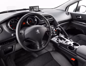 Інтер'єр Peugeot 3008 [Worldwide] '2013–16