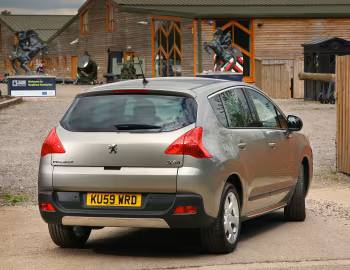 Peugeot 3008 [UK-spec] '2009–13