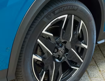 Peugeot 3008 GT Hybrid [UK-spec] '2024–н.ч.