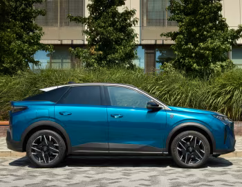 Peugeot 3008 GT Hybrid [UK-spec] '2024–pr.