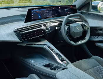 Інтер'єр Peugeot 3008 GT Hybrid [UK-spec] '2024–н.ч.