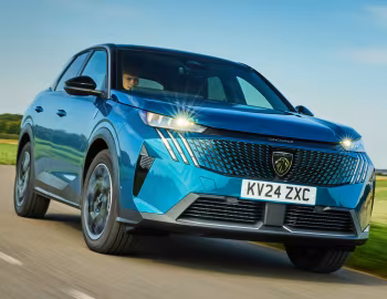 Peugeot 3008 GT Hybrid [UK-spec] '2024–pr.