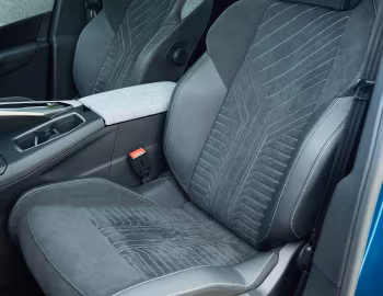 Інтер'єр Peugeot 3008 GT Hybrid [UK-spec] '2024–н.ч.
