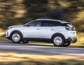 Peugeot 3008 HYBRID4 [Argentina] '2022–24