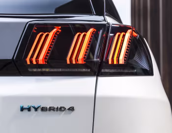 Peugeot 3008 HYBRID4 [UK-spec] '2021–24