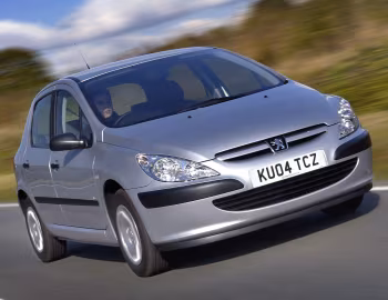 Peugeot 307 Style 5-door [UK-spec] '2001–05