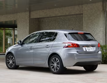 Peugeot 308 Allure [Japan] '11.2014–10.2017