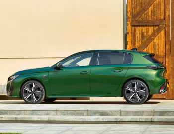 Peugeot 308 GT [UK-spec] '2022–pr.
