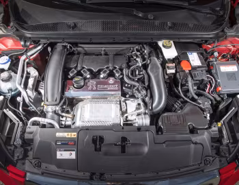 Sob o capô Peugeot 308 GTi [Worldwide] '2015–17