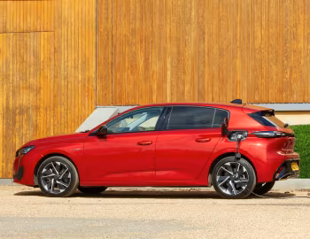 Peugeot 308 HYBRID [UK-spec] '2022–pr.