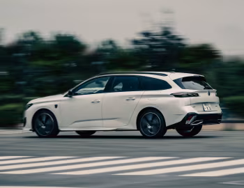 Peugeot 308 SW GT HYBRID [Japan] '2022–pr.