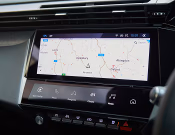 Interior Peugeot 308 SW [UK-spec] '2022–pr.