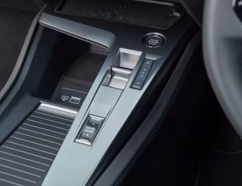 Interior Peugeot 308 SW [UK-spec] '2022–pr.