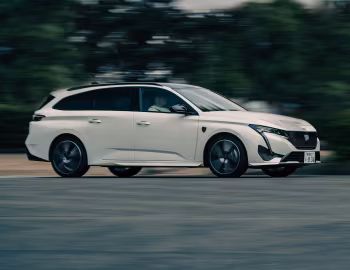 Peugeot 308 SW GT HYBRID [Japan] '2022–pr.