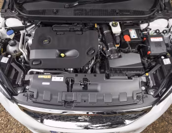 Under The Hood Peugeot 308 SW GT Line [UK-spec] '2017–21