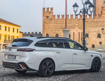 Peugeot 308 SW GT HYBRID [Worldwide] '2021–25