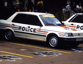 Peugeot 309 5-door Police [France] '1985–89