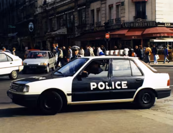 Peugeot 309 5-door Police [France] '1985–89