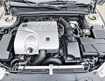 Sob o capô Peugeot 406 Coupé [Worldwide] '2003–05