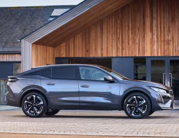Peugeot 408 [UK-spec] '2023–26