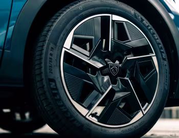 Peugeot 408 GT HYBRID [Japan] '2023–26