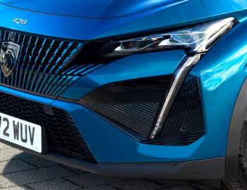 Peugeot 408 GT HYBRID [UK-spec] '2023–26