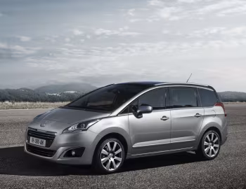Peugeot 5008 [Worldwide] '2013–16